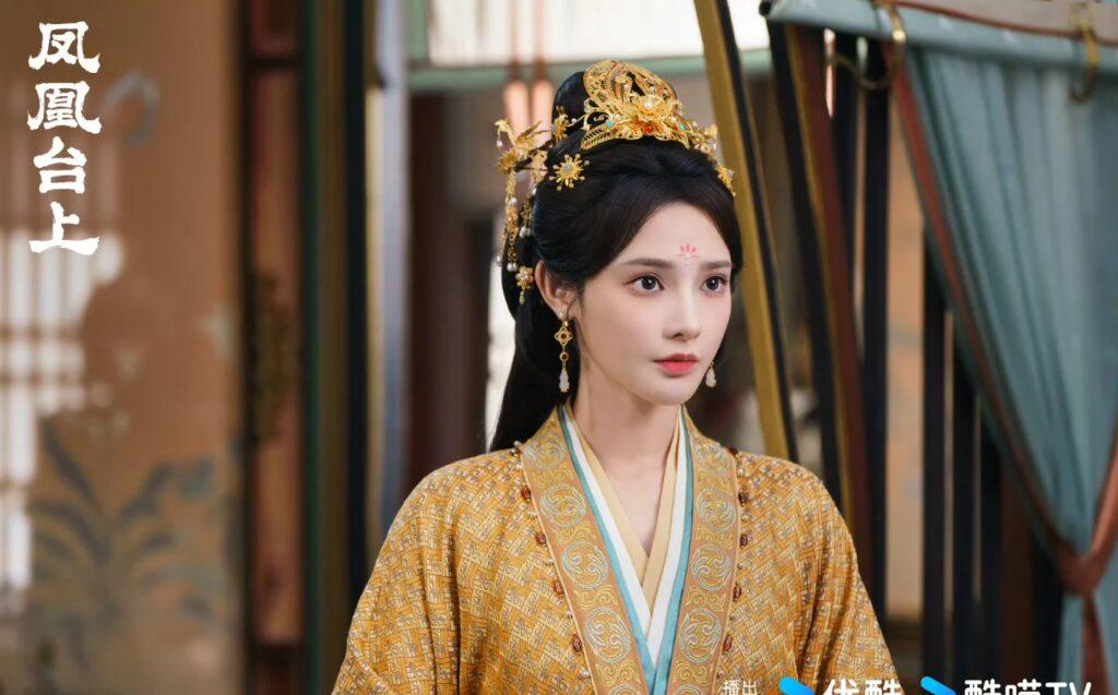 剧中精美场景与服饰展示