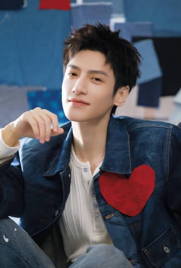 回国加速器资讯  罗云熙扫楼穿搭藏玄机?海外华人追剧遇阻,这些细节你发现了吗