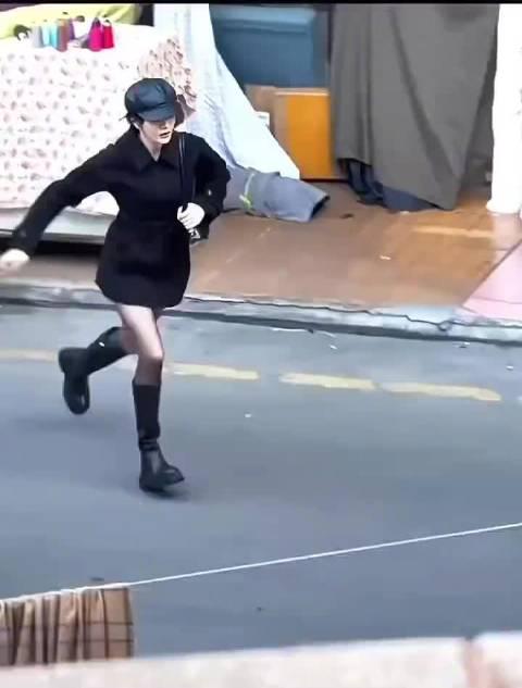 回国加速器资讯 迪丽热巴全黑造型惊艳亮相!海外粉丝如何突破限制同步追星?