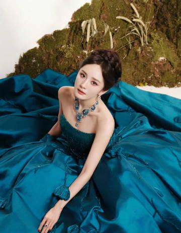 回国加速器资讯 杨幂官宣Prada全球代言人!海外华人如何解锁时尚大片无延迟观看?