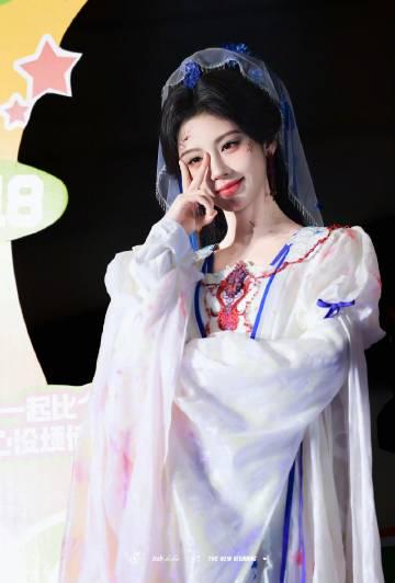 回国加速器资讯 鞠婧祎与十年老粉合影上热搜!原来明星和粉丝的双向奔赴可以这么动人